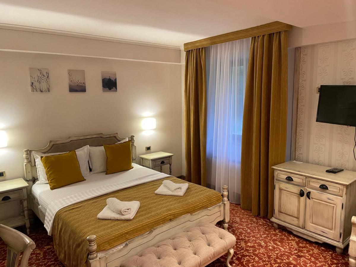 Grand Hotel&Restaurant Bačka Palanka 外观 照片